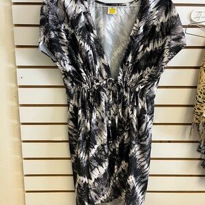 Black and White Tie-Dye Beach Cover Up